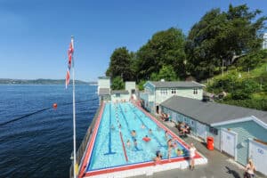 Det er kort avstand til Nordnes Sjøbad og Nordnesparken fra C. Sundts gate.