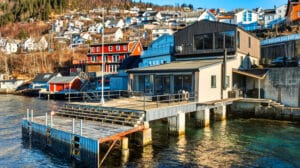 Forsterkning av fundament i sjøen (9 stopler i sjøen) utført Oskai AS i 2024.