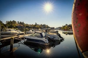 Naustvågen marina like nedenfor.