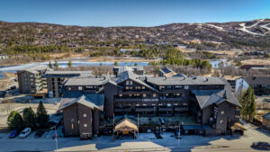 Highland Lodge Hotel ligger i direkte tilknytning til Fjellandsbyen og tilbyr et bredt utvalg av fasiliteter. 
